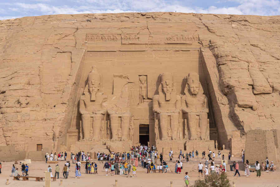 Egipto 125 - Abu Simbel - Gran Templo de Ramsés II.jpg